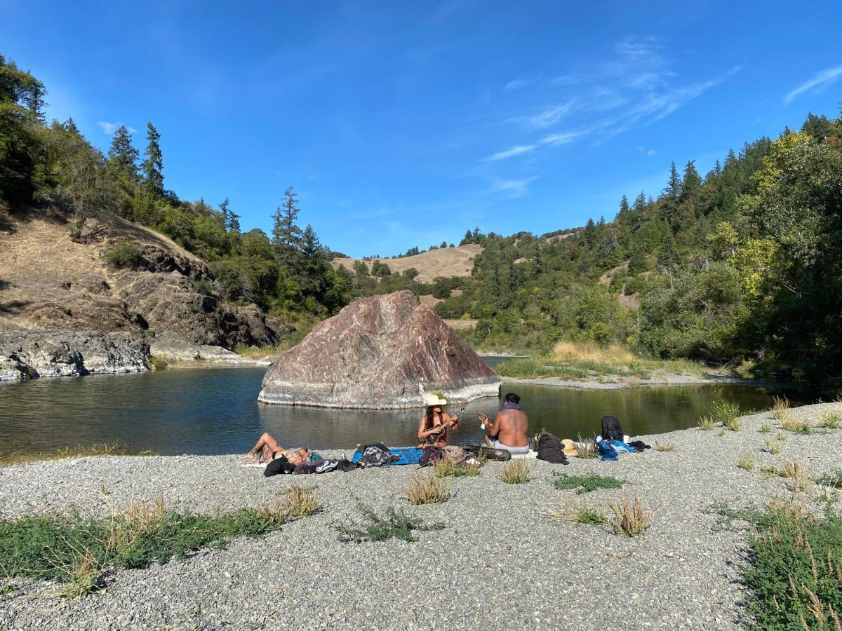 Glamping In The Redwoods With A Hot Tub! Hotel Garberville Exterior photo